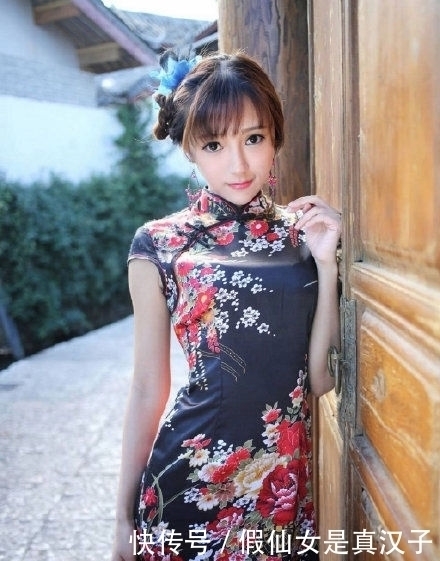  #演绎#旗袍才是真正时尚的衣服，看看美女的旗袍演绎，处处亮点！