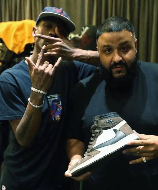  [脱掉]能让侃爷脱掉 Yeezy 的只能他！每一次晒鞋全是从未见过的稀有狠货