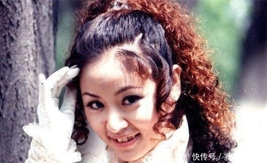  「合照」林心如和周海媚22年前合照，林心如一口龅牙，周海媚美得窒息