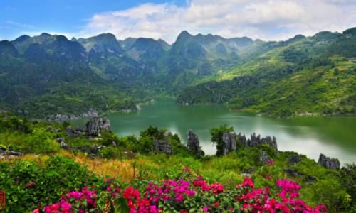 西部很受欢迎的省份，拥有丰富的旅游资源，并不是四川和云南