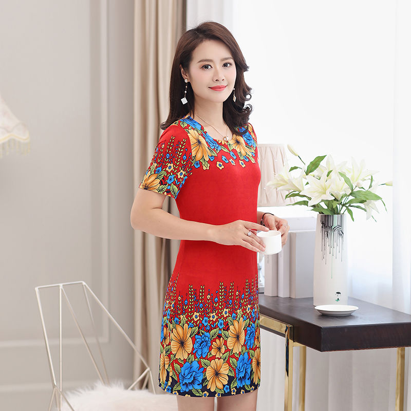 身材性感的美女穿时尚连衣裙,老司机看了都受不了