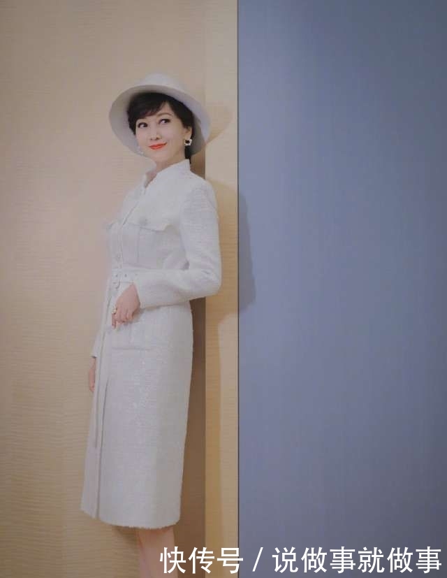 『最新』赵雅芝最新写真曝光 穿白色套装气质优雅