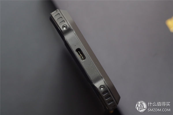 萝卜谈数码 篇二:大妈首发:摧毁一部手机有多难?三防手机MANN 8S不完全暴力测试