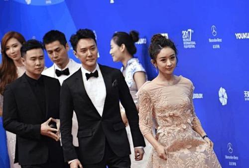 赵丽颖休息后首次露面张杰演唱会，轻松打破怀孕传言！