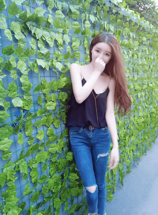 牛仔紧身裤姐姐和紧身瑜伽裤的美女一起，别有一番风味