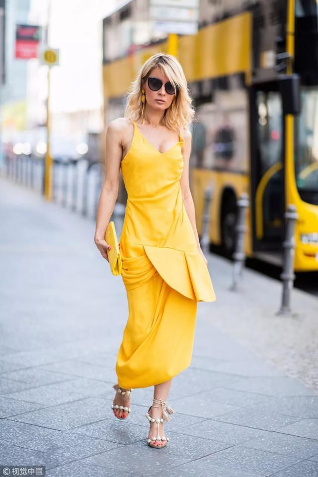 褶皱裙的曲线全靠“抓”?