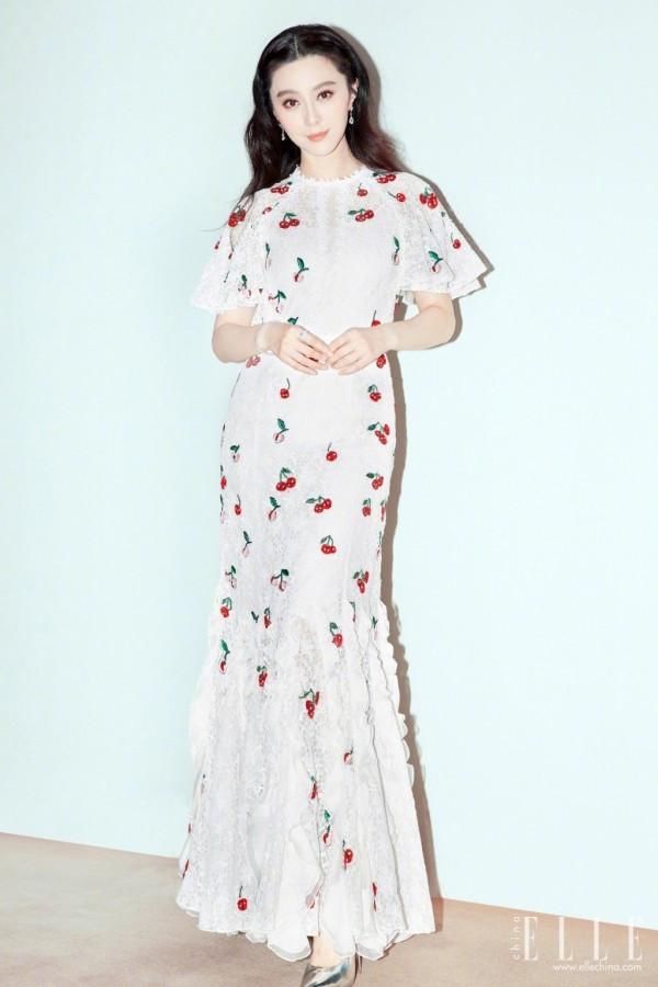 穿印花裙最美10位女星,关晓彤上榜,赵丽颖第2,第一位实至名归