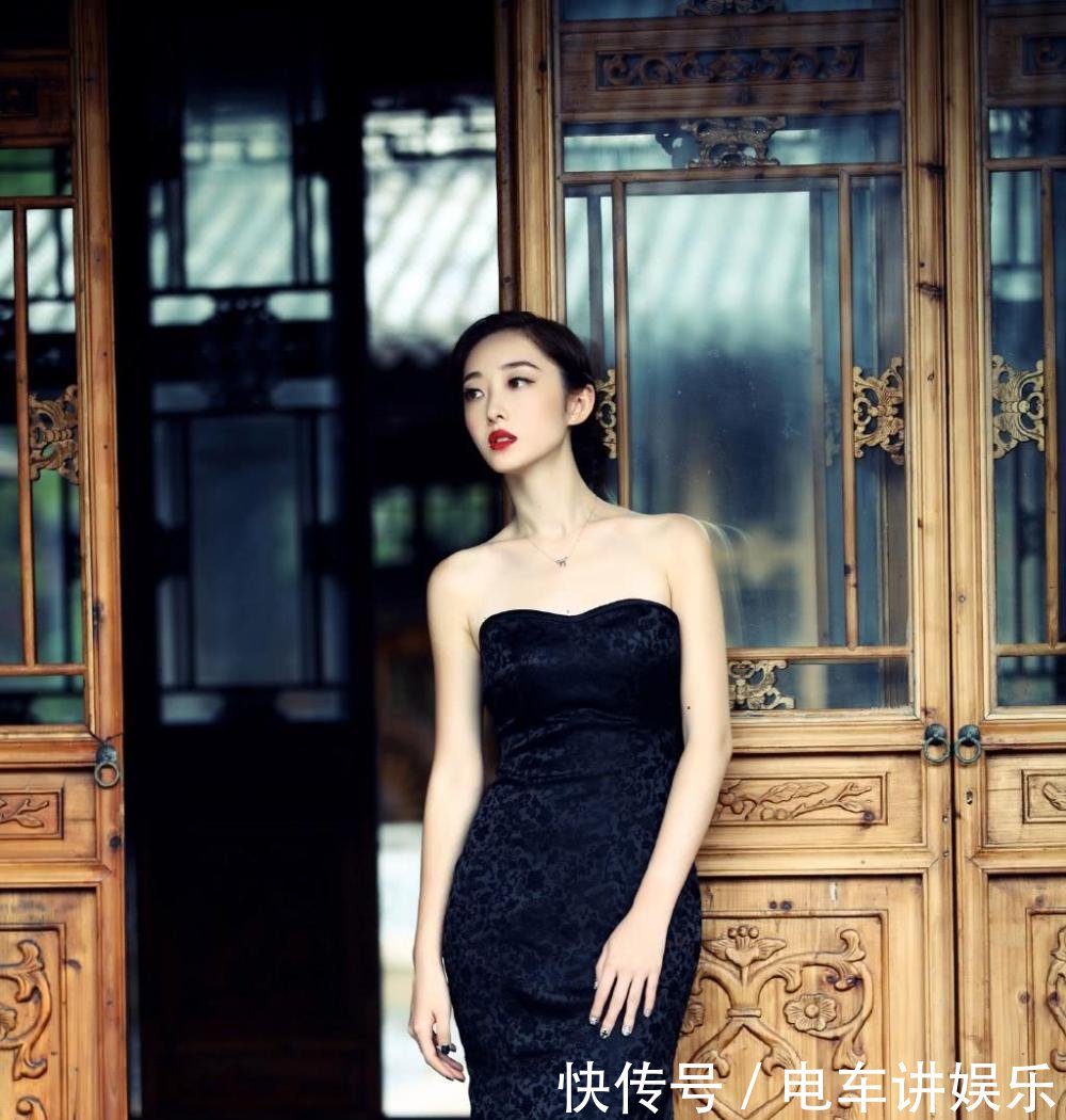 蒋梦婕穿上鱼尾裙我呆了, 这身材逼死多少人, 怎么就红不起来呢?