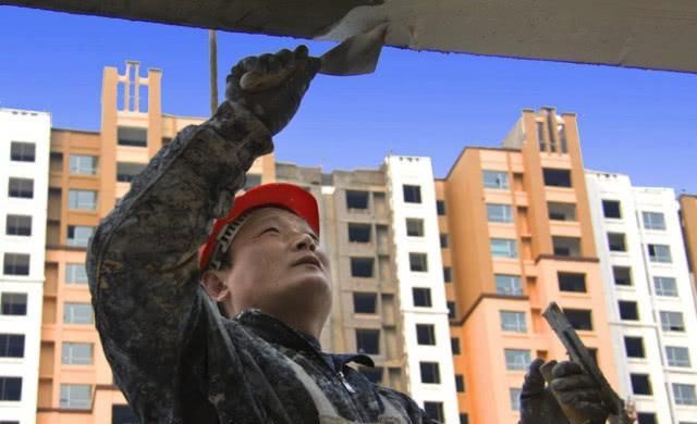 农民工一天工资最少三百，但为什么还招不到人？原因其实很简单！