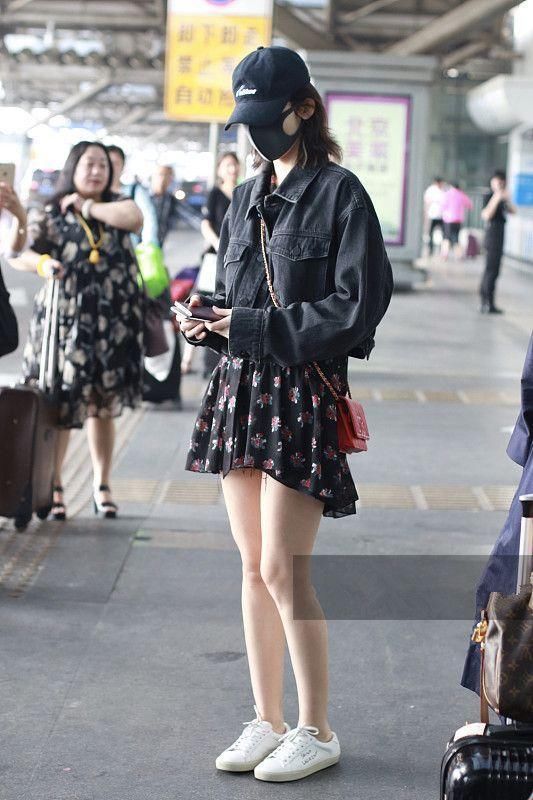 古力娜扎穿个平底鞋，就展现她的优势了，满屏的大长腿!