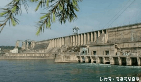 中国水量最丰富的城市, 人均水量2400立方米, 被誉为“中国水都”