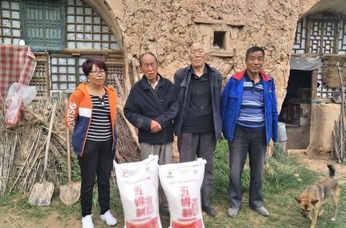  李林贵@为照顾患病弟弟，兄弟俩隐居深山50年，一年没吃过大米了