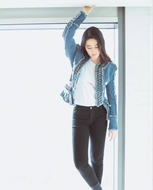 她8岁获得模特冠军,15岁被北影破格录取,30岁似18少女!