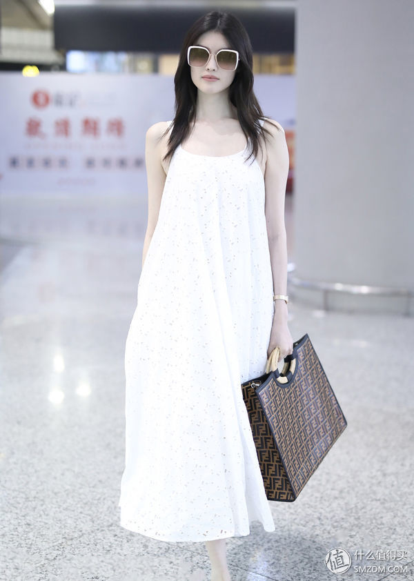 只穿一件衣服也能时髦!懒女孩的夏天这么过!