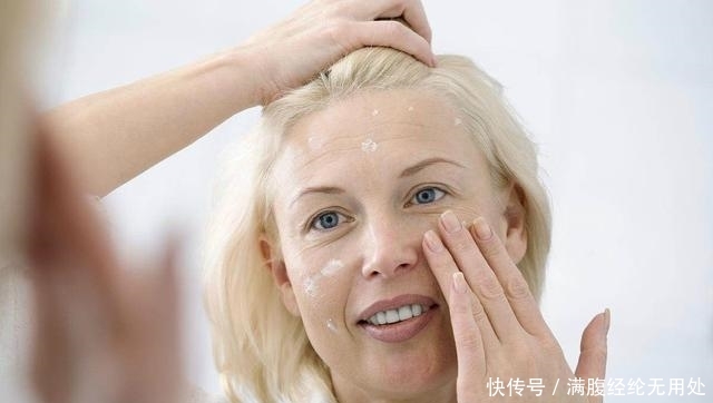  [应对措施]女人有皱纹一定不要慌，建议每天这样护肤，补水美白还能祛皱