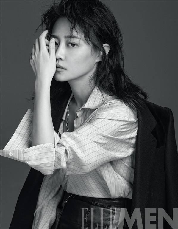 《延喜》高贵妃卸浓妆穿DIOR、PRADA拍时尚大片，难得秀美背