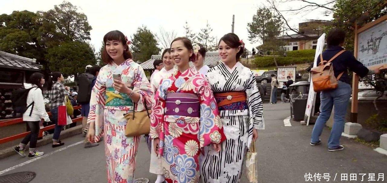 中国人赴日，1年花1.5万亿日本贴喜迎国庆标语，欢迎更多中国人