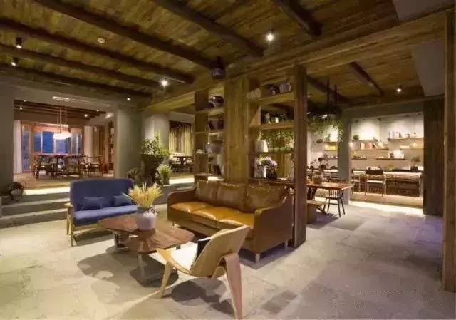 工作20年就退休，带4个闺蜜归隐山林，过上神仙般的生活