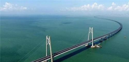 中国最长的跨海大桥：港珠澳大桥，为什么要设计成“弯”的？