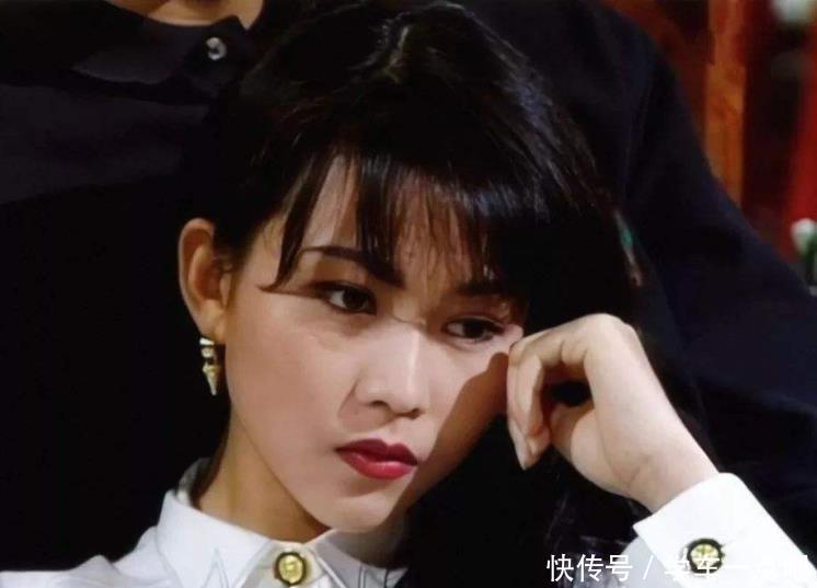 蔡少芬:他曾三度恋上蔡少芬,凭借帅气外表红极一时,如今混成这样