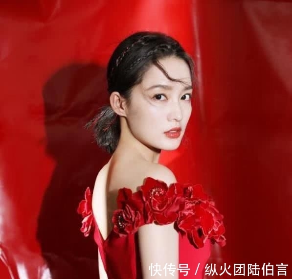  『扎发真』别总是“披头散发”！2020年大火的5种“扎发”，不挑人还好看！