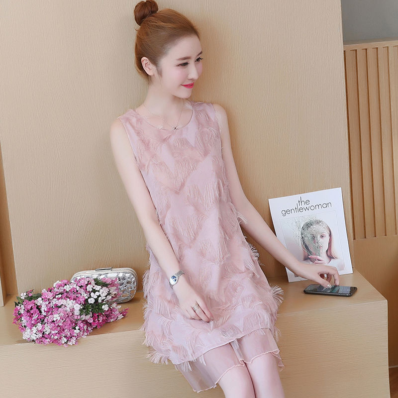 真让我一饱眼福!这样的连衣裙，时髦又修身显瘦，美得不要不要的