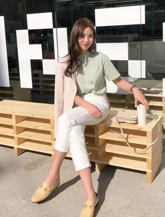  复古@你的老爹鞋还没换？今春必穿的是这4种，迷人复古显脚小