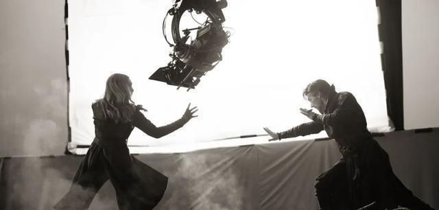 「埋伏」《复联4》删减片段，红女巫救援奇异博士，为《奇异博士2》埋伏笔