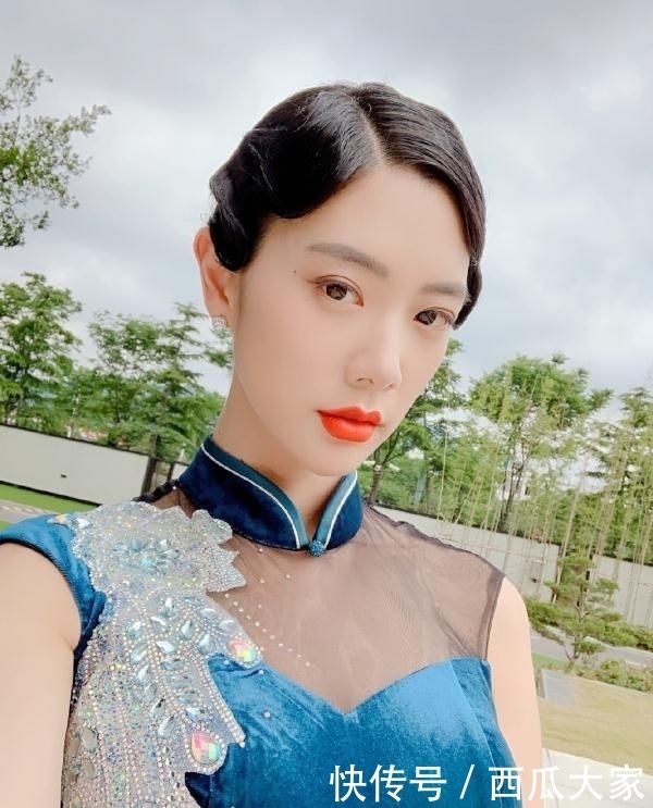 【妩媚】“亚洲第一美女”克拉拉,穿旗袍优雅又妩媚,依旧遮不住的性感!