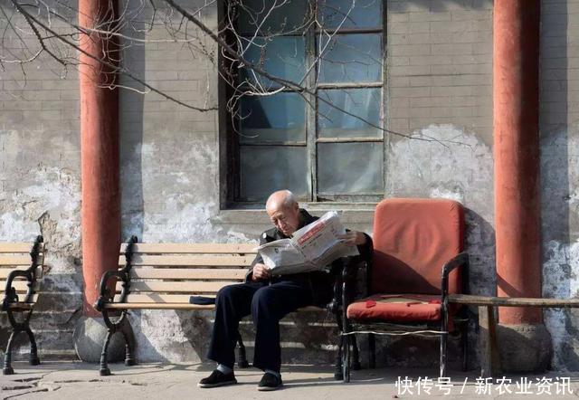 为什么农村很多房子，明明都好好的却没人住？老农总结得很到位