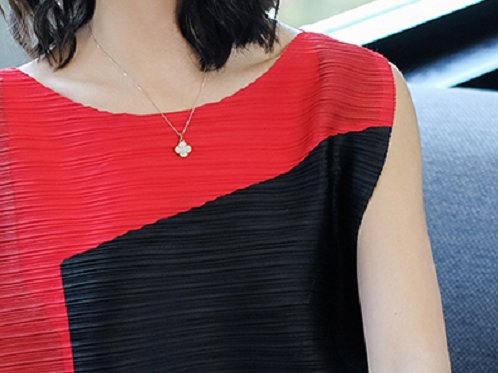 女人一过50岁,建议多穿“贵妇裙”,配双高跟鞋,超美超迷人