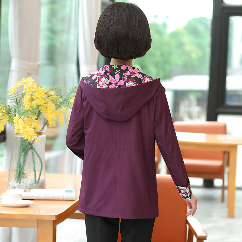 真的没人看出婆婆60了，全因为她穿这裙子，像个大姑娘儿