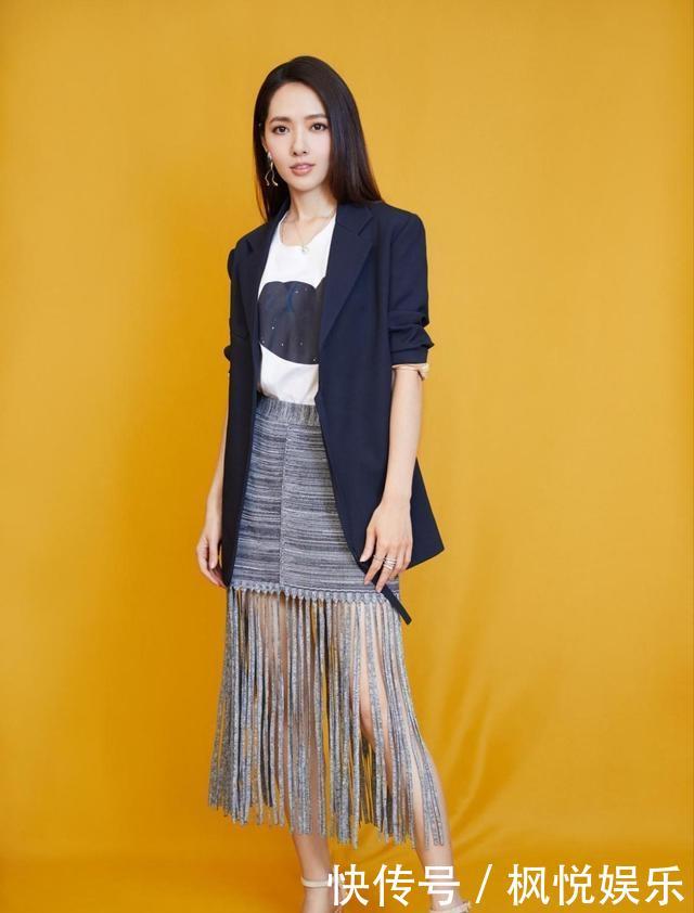 小姐姐■路人街拍,美女俏人可爱,穿清新的碎花裙,很显优雅气质