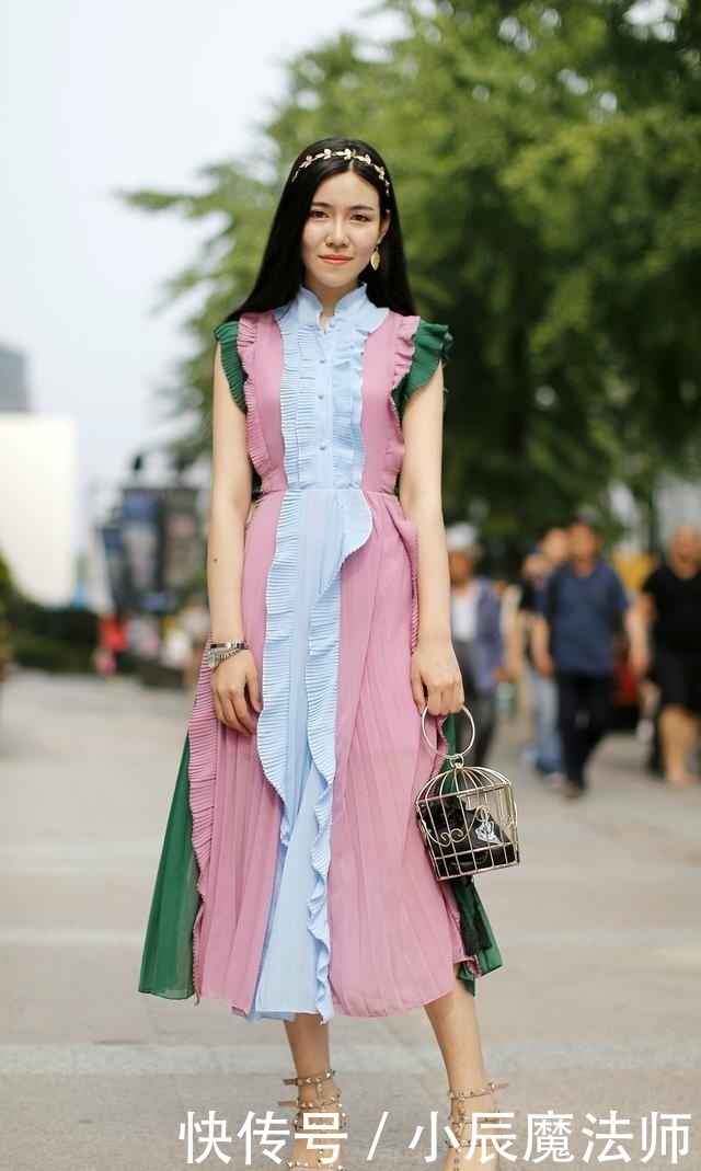 #精彩#街拍:我只想现在过得精彩,无所谓好坏