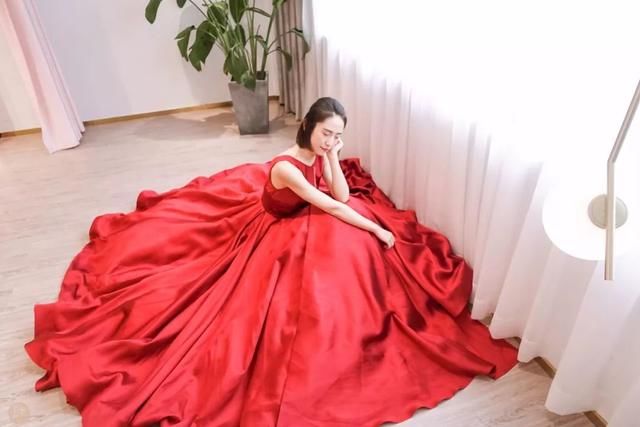 “我之前觉得婚礼离我太遥远了……”“然后呢？”