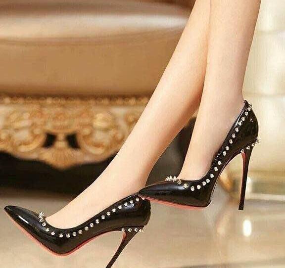 尖头铆钉高跟鞋才是街头潮人的必备!