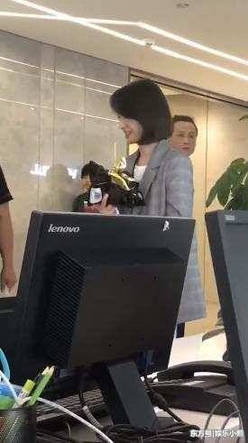 郑爽姚笛撞衫:学生和成人的区别，她的诱惑确实太大了