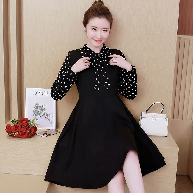 这样的一种魅力呢?清新又高雅，带着知性的气息，这裙子真的美