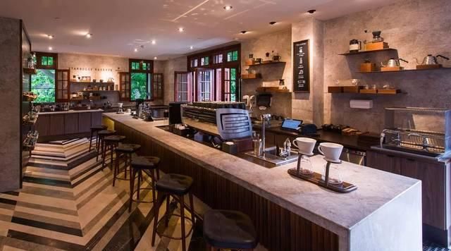 星巴克爆改百年老建筑，将闲置“废楼”改出王炸！网友：别卖咖啡