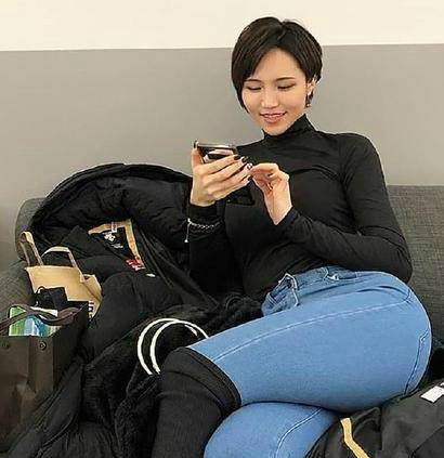 炎炎夏日,想要穿出时尚感还是紧身牛仔裤,咋穿咋好看