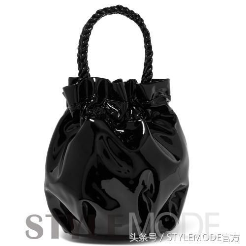 这个秋天，光感漆皮才时髦拉风！