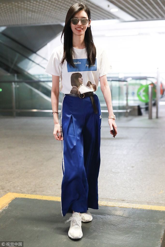 瘦成闪电！奚梦瑶身高178体重不过百减肥成功 纤腰配长腿走路生风