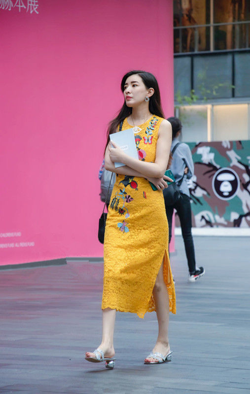 街拍路人,时尚界没有十全十美的人,只有永不落伍的时尚穿搭