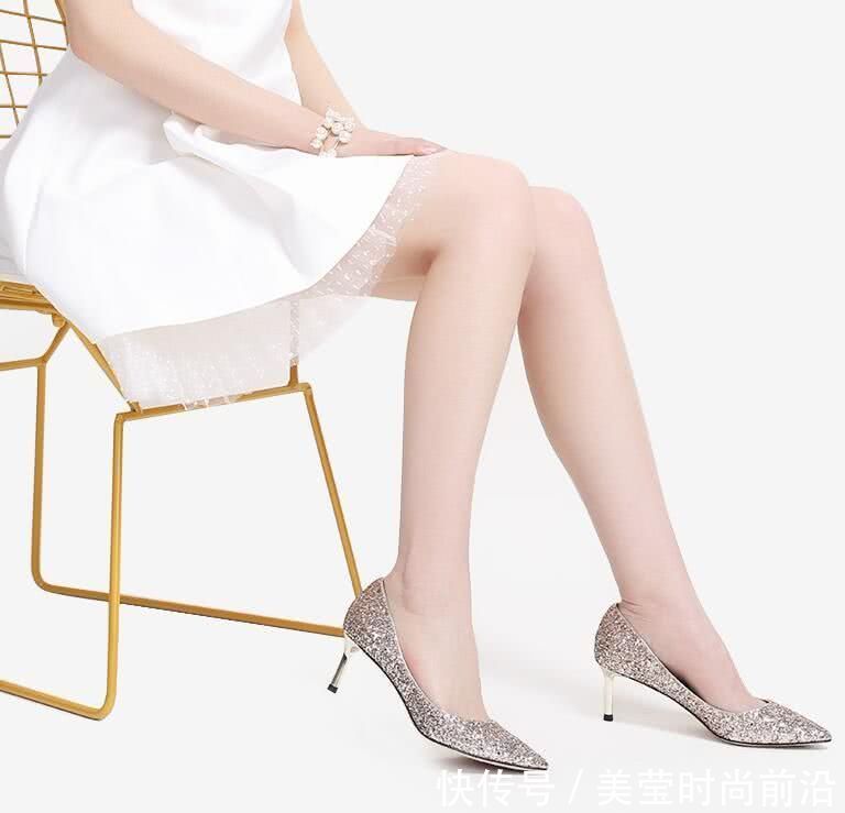 约会什么样的高跟鞋，唯美的尖头高跟让你气质翻倍