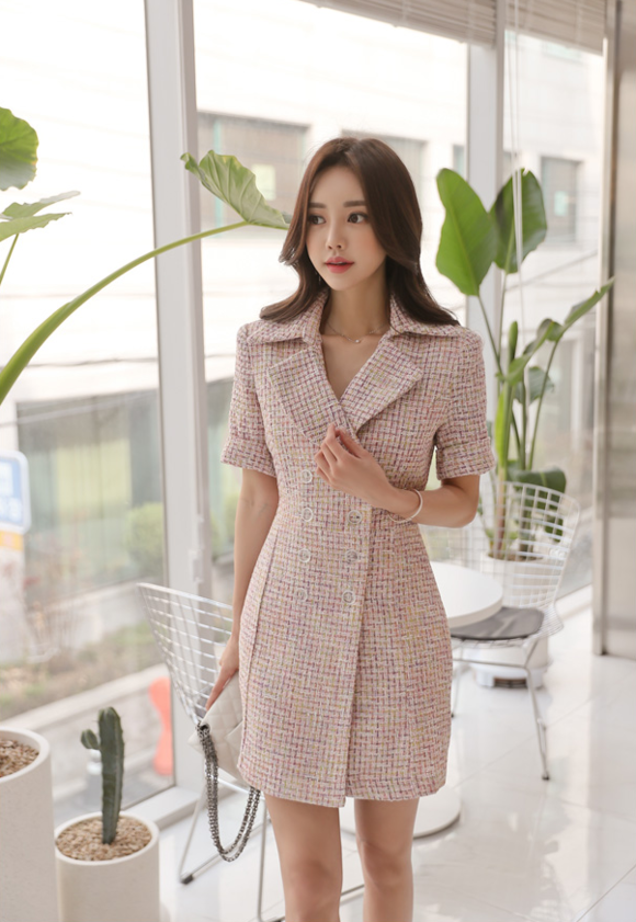 女神孙允珠,紫砂红豆纹理清雅甜蜜西装裙