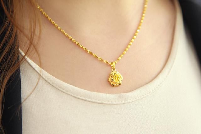 金店老板透露：买“黄金项链”时，按这3点挑，让你买到纯度高的