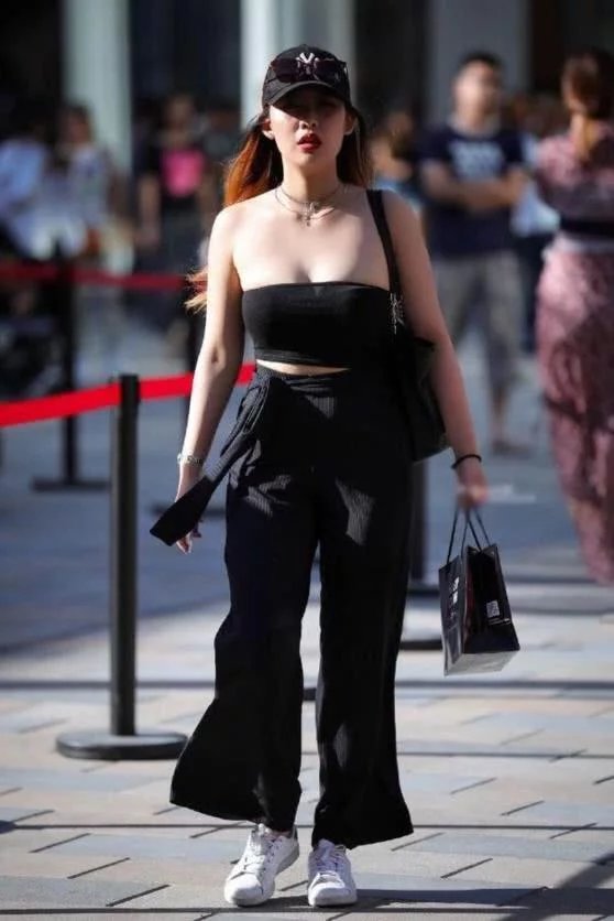 街拍:穿阔腿裤的时尚女郎,图2小姐姐能达到理想的效果