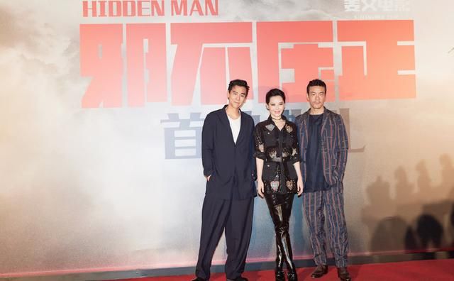 许晴身穿短裤，大长腿实在是太迷人了，网友:完全不像50岁的人