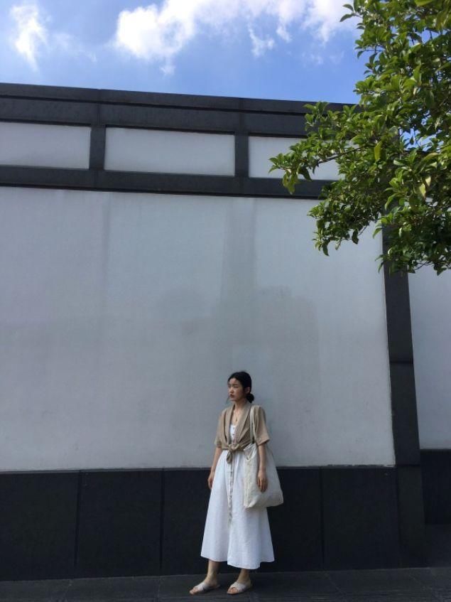 热巴缝深V领,杜鹃球鞋穿得有点皮!要嫁杰森哥的女人每一秒都美!