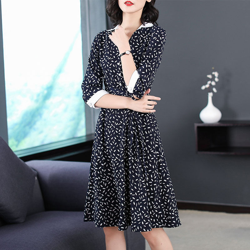 刚入秋，今秋学下图女人这样穿，看一眼就动容，吃土也要买